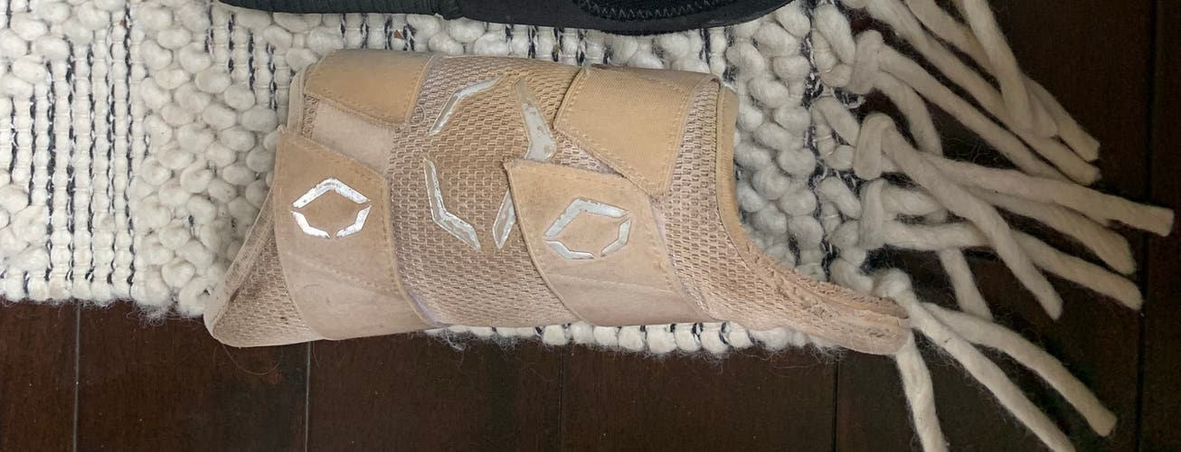 White Used Senior EvoShield Shin Guards Leg guard