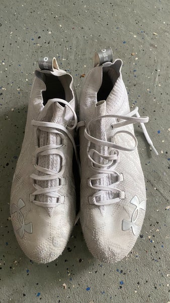 White Adult Used Men's Size 11 Under Armour Mid Top Command Mc