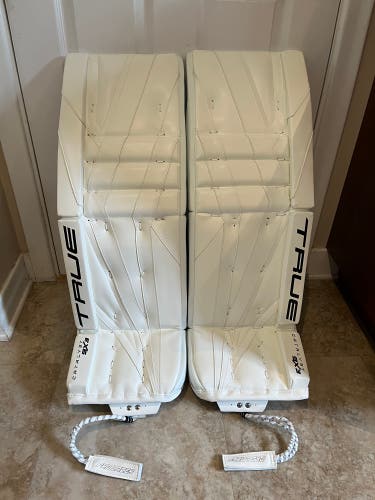 New True Catalyst 9X3 Goalie Pads 34” +2 White/White