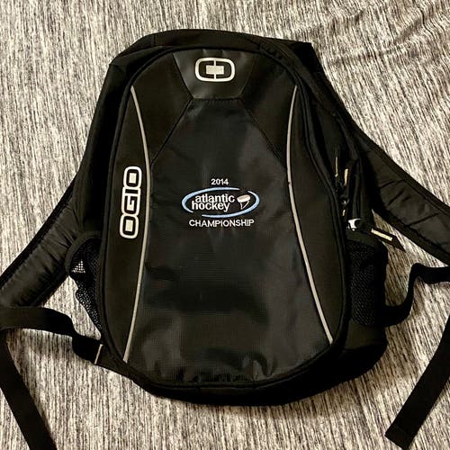 OFFICIAL TEAM ISSUED OGIO NCAA HOCKEY BACKPACK  *LIKE NEW*