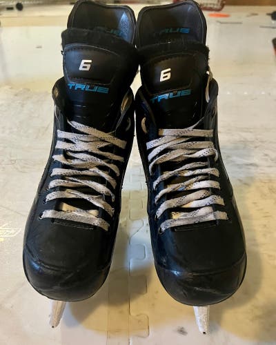 Senior True Regular Width Pro Stock size 7.5 Pro Custom Hockey Skate