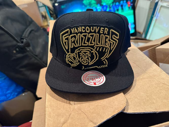 Vancouver Grizzlies Gold Oversize hat by Mitchell & Ness-NWT