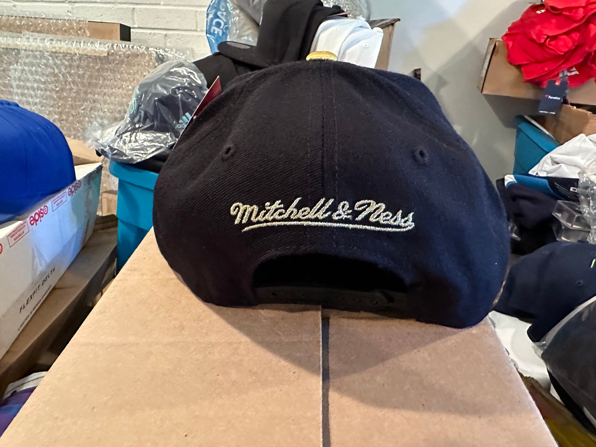 Men's Mitchell & Ness White/Gold Toronto Raptors Side Core 2.0 Snapback Hat