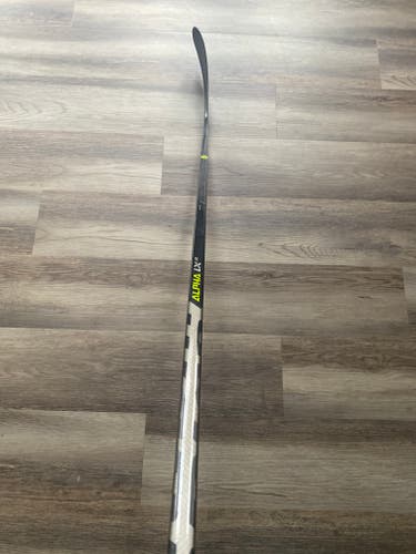 Senior Used Right Handed Warrior Alpha Lx 20 Hockey Stick W28 Pro Stock