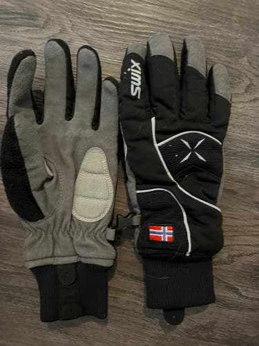 Gray Used Medium Swix Gloves