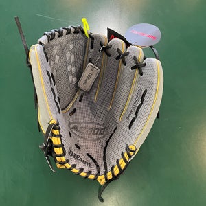 New Wilson A2000 Spin Control Fastpitch Right Hand Throw 12.5” Glove