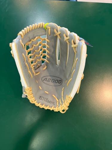 New Wilson Pro Stock Fastpitch Right Hand Throw 12.5” Glove