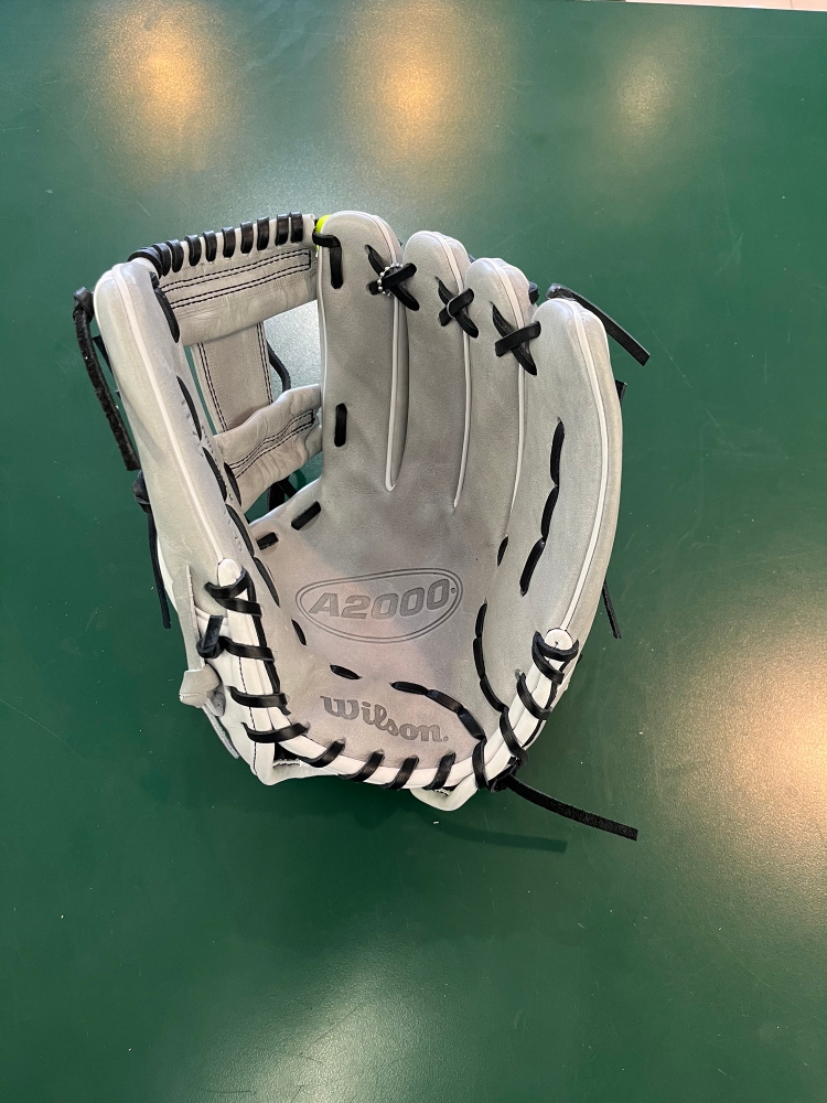 New Wilson Pro Stock Fastpitch Right Hand Throw 11.75” Glove