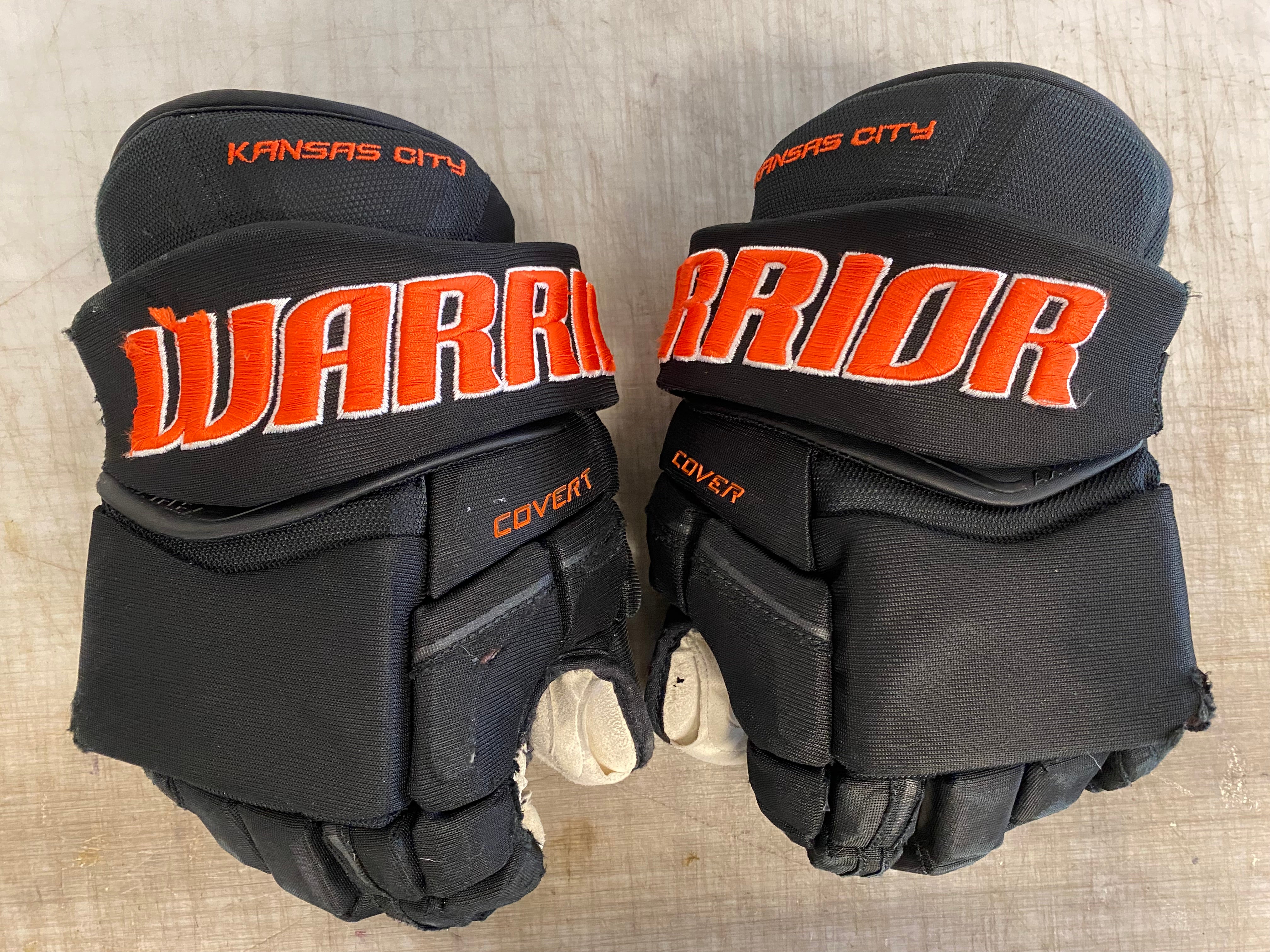 14 Warrior Covert 20 Gloves - Team Stock Savannah Ghost Pirates #2 - Pro  Stock Hockey