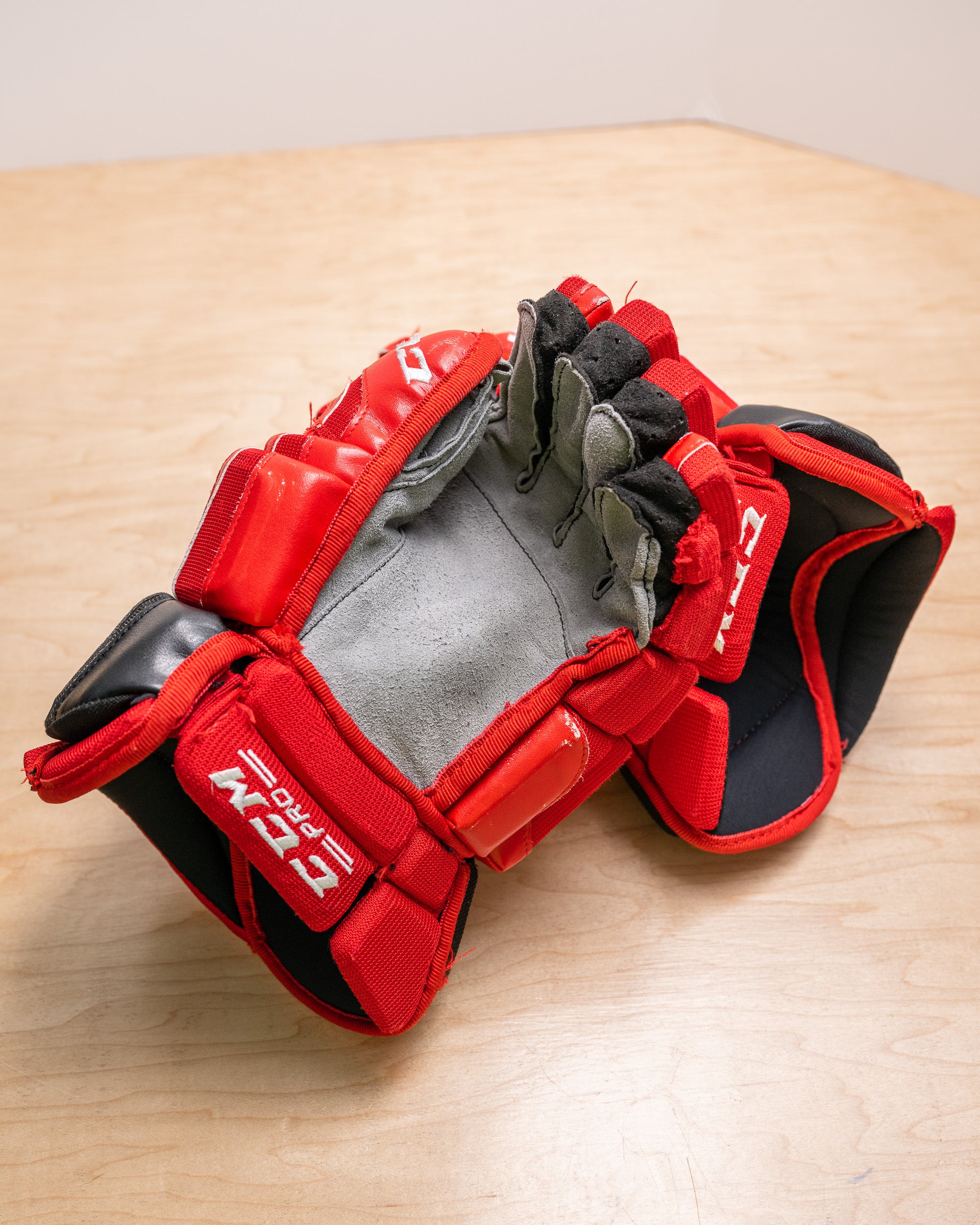 13 CCM HGTKPP Gloves - Team Stock New Jersey Devils - Pro Stock