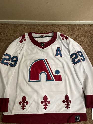 Brand New Reverse Retro Colorado Avalanche Nathan Mackinnon Jersey In Size 52 (L)