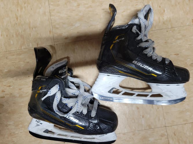 Intermediate Used Bauer Supreme M5 Pro Hockey Skates Regular Width Size 4