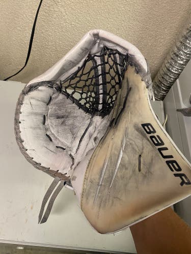 Full Right Bauer Hyperlite Glove