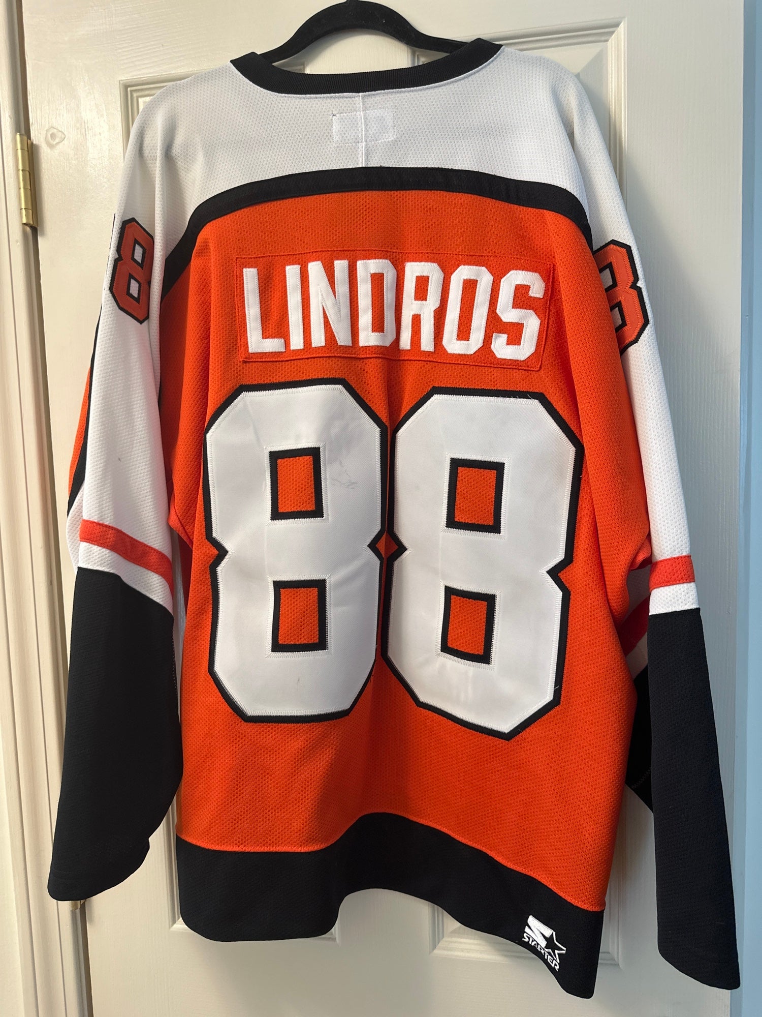 Eric Lindros Autographed Philadelphia Flyers Jersey - NHL Auctions
