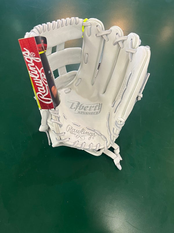New Rawlings Liberty Advanced Right Hand Throw 12.25” Glove