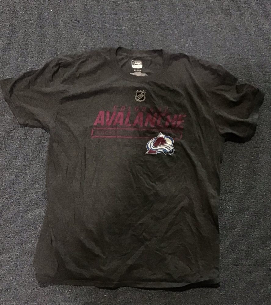 NWOT Colorado Avalanche Men’s XL Fanatics PRO T-Shirt