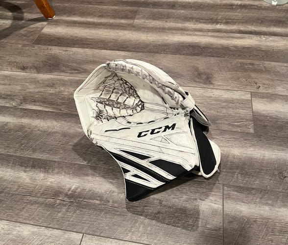 CCM Extreme Flex 4.9 Hockey Goalie Glove Regular