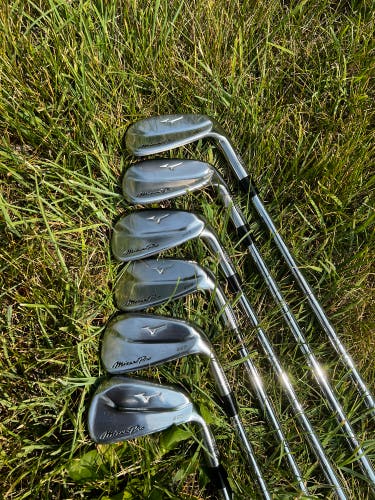 Men's Right Handed Mizuno Pro 225 Iron Set