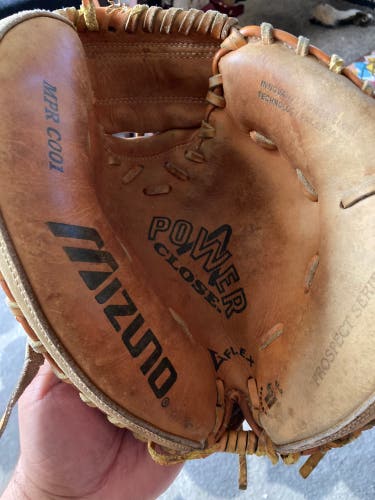 Right Hand Throw 32" Catcher's Glove