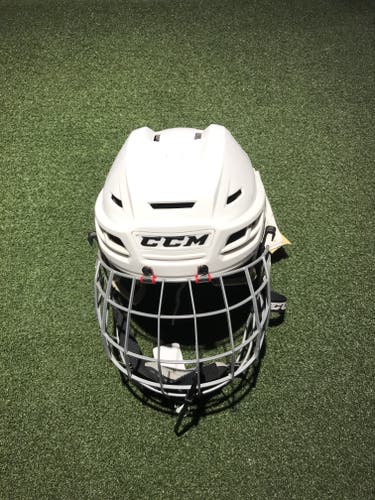 New Medium CCM Resistance 300 Helmet