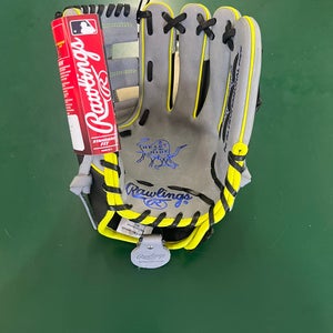 New Rawlings Heart of The Hide Right Hand throw 11.75” Glove