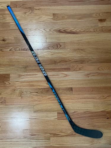 Senior Left Hand P28 77 Flex Nexus Sync Hockey Stick