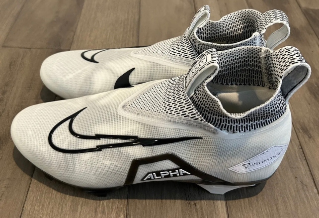 Size 14.5 Men's Nike Alpha Menace Elite 3 Flyknit Ghost White Football Cleats
