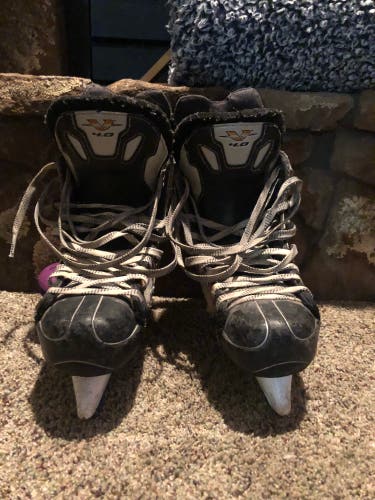 Used CCM Size 8 Vector 04 Hockey Skates