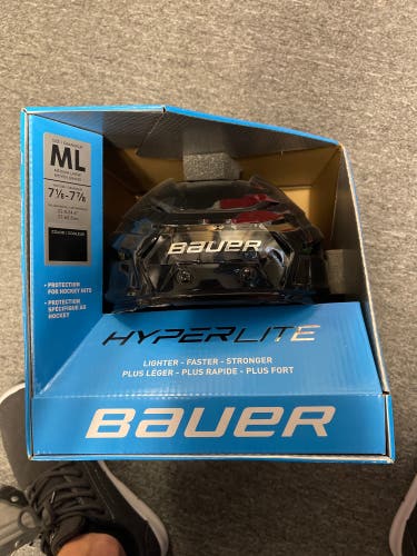 New Medium Bauer  Hyperlite Helmet