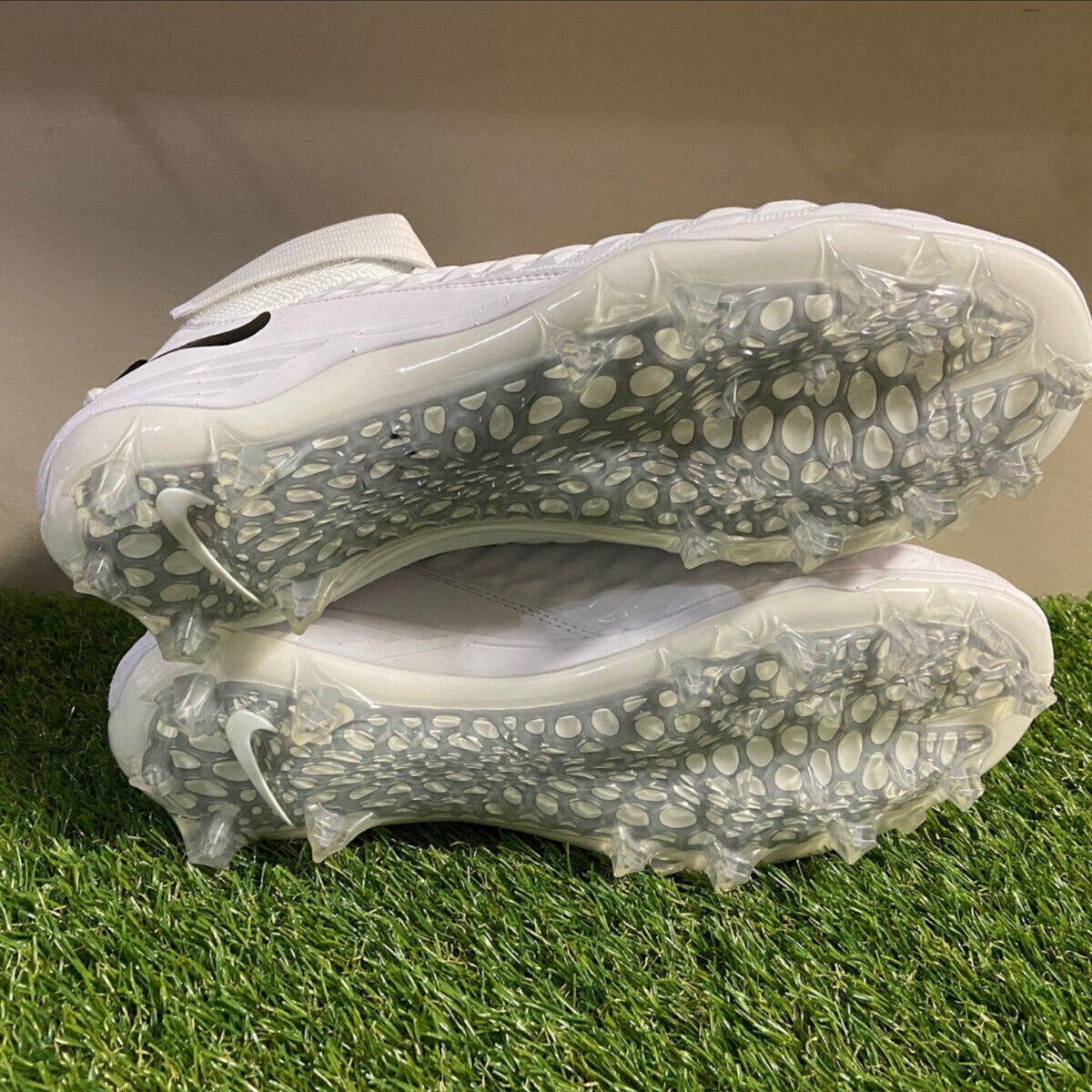 white nike lineman cleats