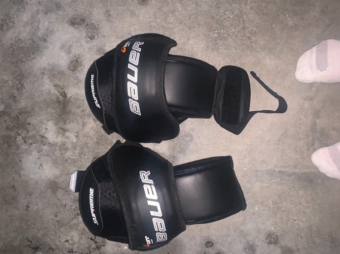 Bauer Supreme pro goalie knee gaurds