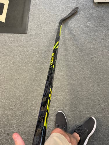 Intermediate Right Handed P29  Super Tacks AS4 Pro Hockey Stick