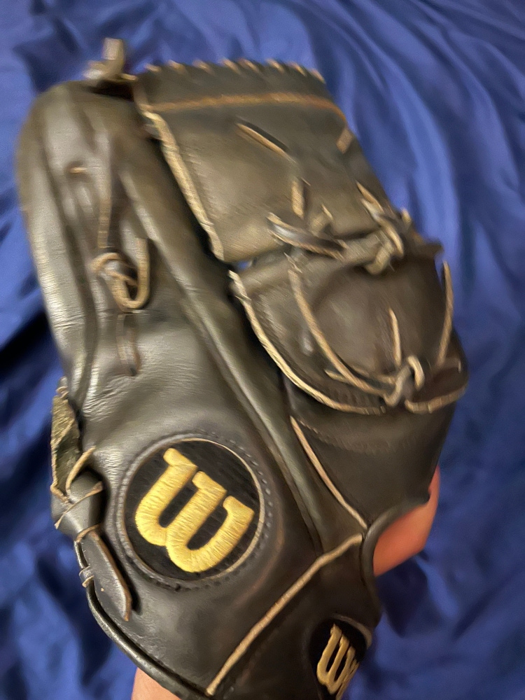 Pitcher's 11.75" A2000 Baseball Glove