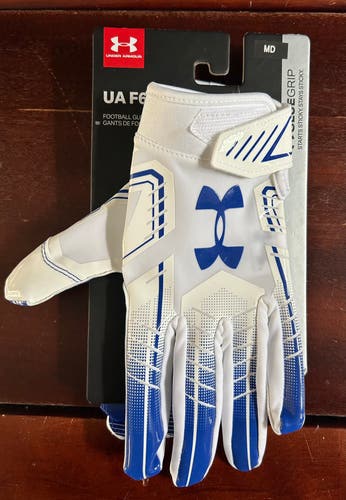 BUNDLED White Adult Medium Under Armour Gloves + Nike Cleats