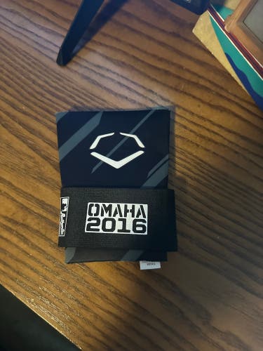 Black New Senior EvoShield Wrist Guards Elbow Guard