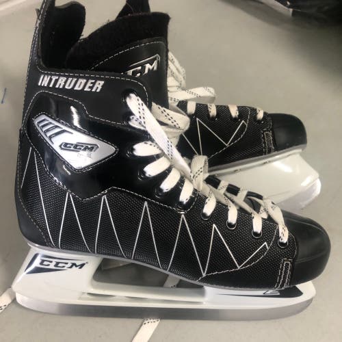 NEW CCM Intruder size 9 hockey skates