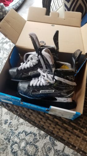 Senior Used Bauer Supreme 1S Hockey Skates Regular Width Size 7.5