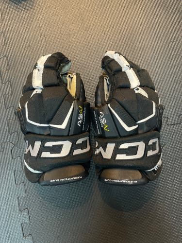 Used CCM 13"  As-v pro Gloves