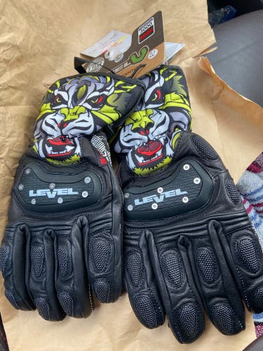 Brand New Medium/Large Level Race Gloves