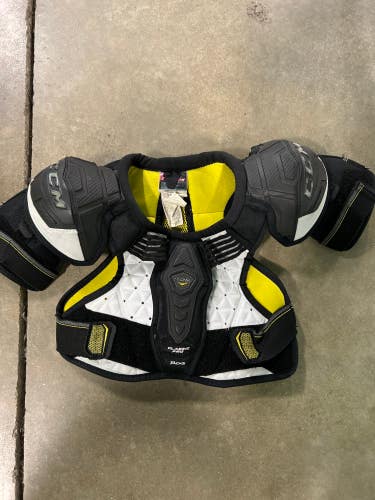 Junior Used Small CCM Tacks Classic Pro Shoulder Pads