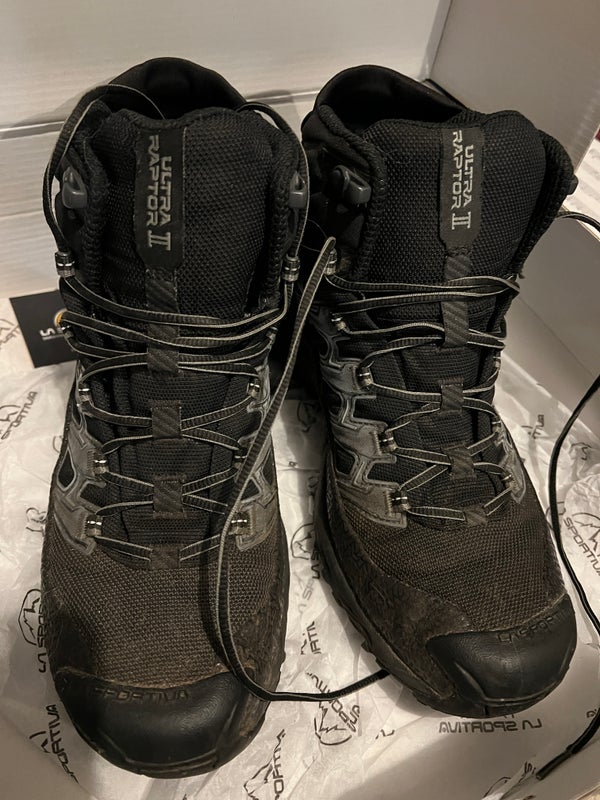Used Men's Size 9.0 (Women's 10) Hiking Boots