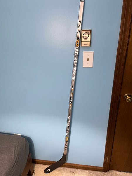 Bauer EASTON SYNERGY GRIP HOCKEY STICK SILVER