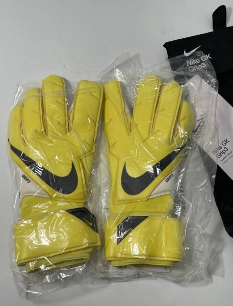 Nike Goalkeeper Vapor Grip3 Soccer Gloves.