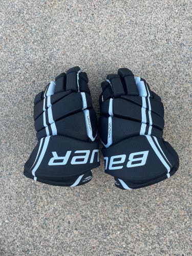 Barely Used 14” Bauer Vapor x3.0 Gloves