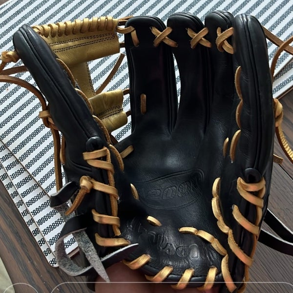 Wilson A2000 Baseball Glove Series Right Hand Throw 11.25-Inch Saddle  Tan/Black/White