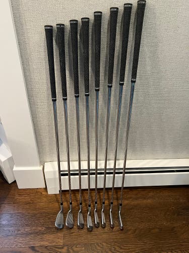 Men's Right Handed Extra Stiff Flex 8 Pieces 0311T Iron Set