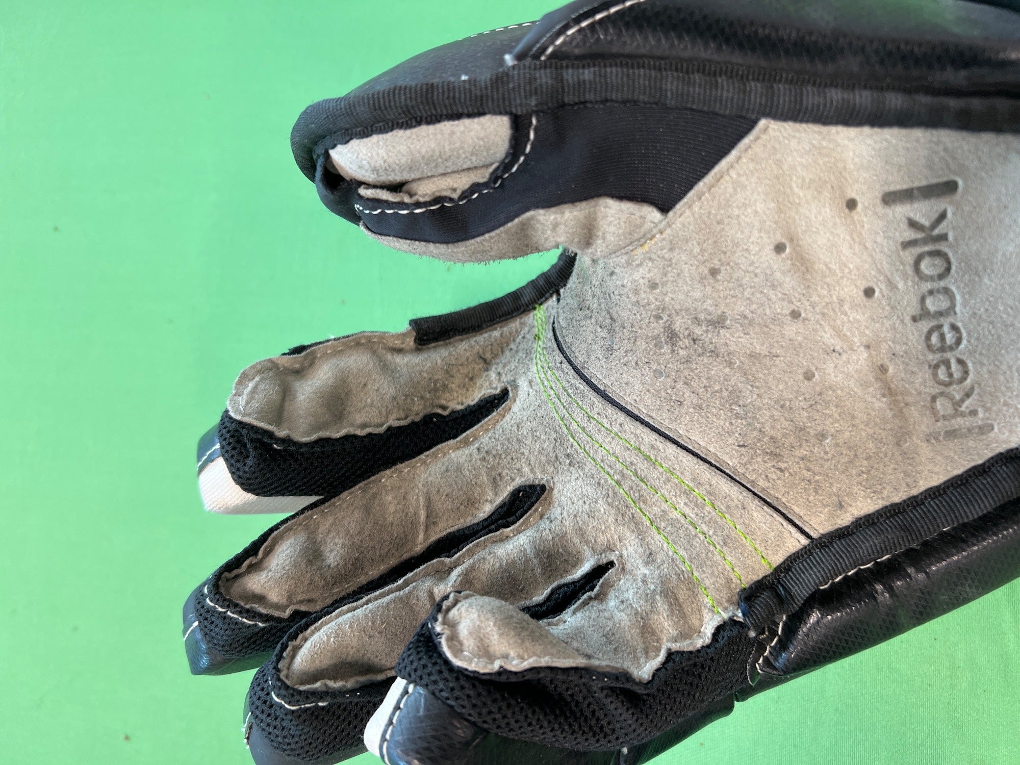 Used Reebok Gloves |