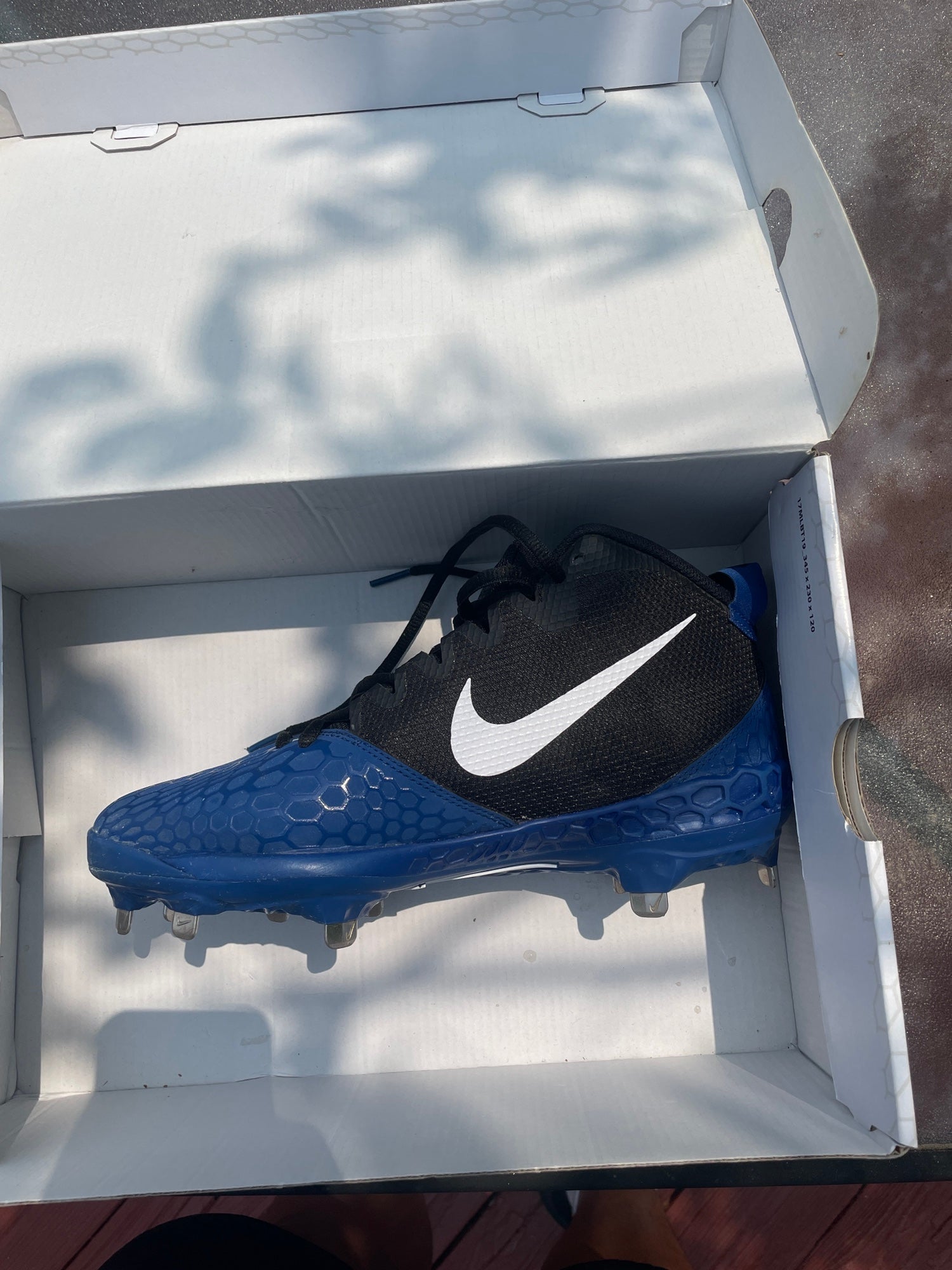 trout 5 baseball cleats