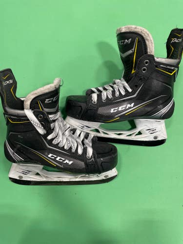 Used Senior CCM Tacks Classic Pro Hockey Skates (Regular) - Size: 6.5