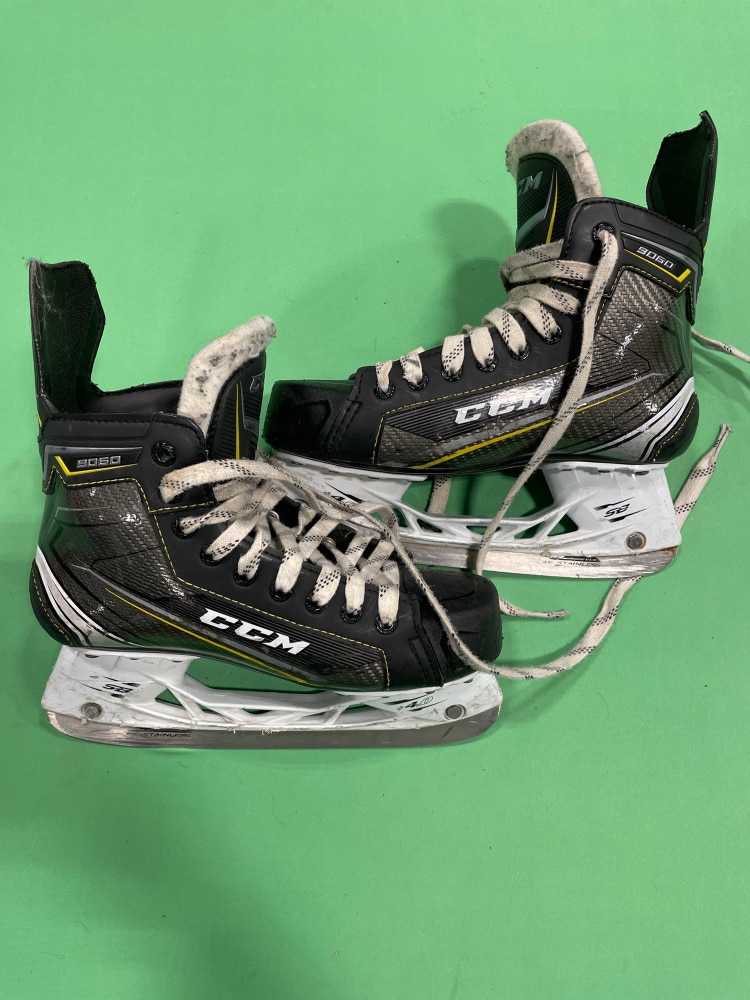 Used Junior CCM Tacks 9060 Hockey Skates (Extra Wide) - Size: 5.5